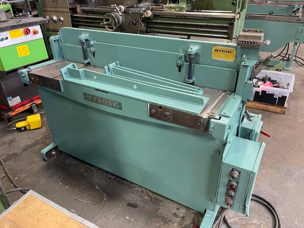 16 gauge x 4.4' Wysong #H-1652, hydralic shear, 26" rear operated manual back gauge, squaring arm, support arm - Image 2