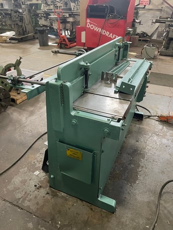 16 gauge x 4.4' Wysong #H-1652, hydralic shear, 26" rear operated manual back gauge, squaring arm, support arm - Image 3