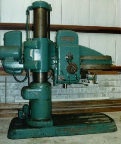 4' -13" American Radial Drill, 18" travel, 1500 RPM, .125 IPR, 2-1/2" spindle, 36" x 60" base, coolant - Image 1
