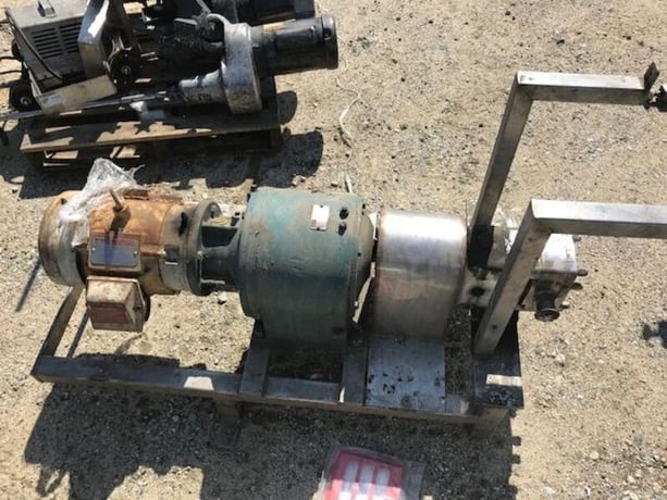 145 psi, APV #M1-02100, Rotary Lobe Pump, Stainless Steel, 960 RPM, 38.4:1 reducer - Image 1