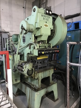 32 Ton, Minster #B1-32, high speed gap frame press, 1.5" stroke, 11" shut height, 2.25" adj., 24" x15" bed - Image 2