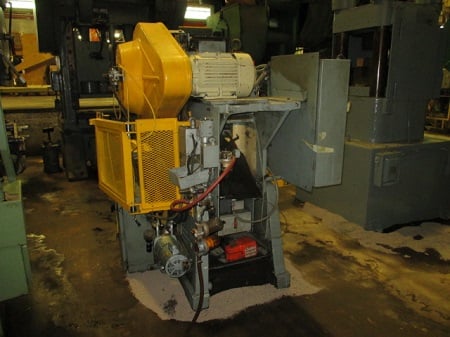15 Ton, V & O #15, OBI Single Crank Press, 3" stroke, 8-1/4" shut height, 22" x 12" bed, 4" throat, 2" - Image 3