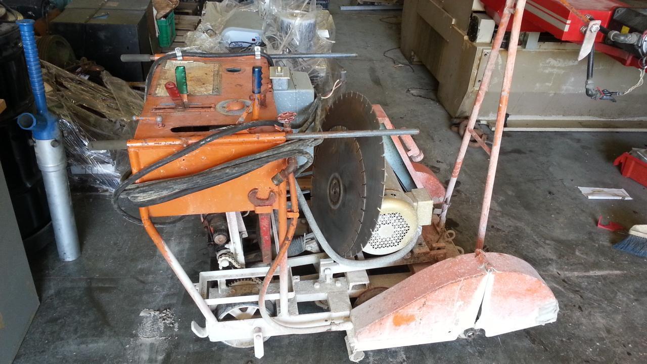 Target #702112968-1, concrete saw, 20" blade, 24" blade, 10 HP, 208/230/460 V. - Image 1