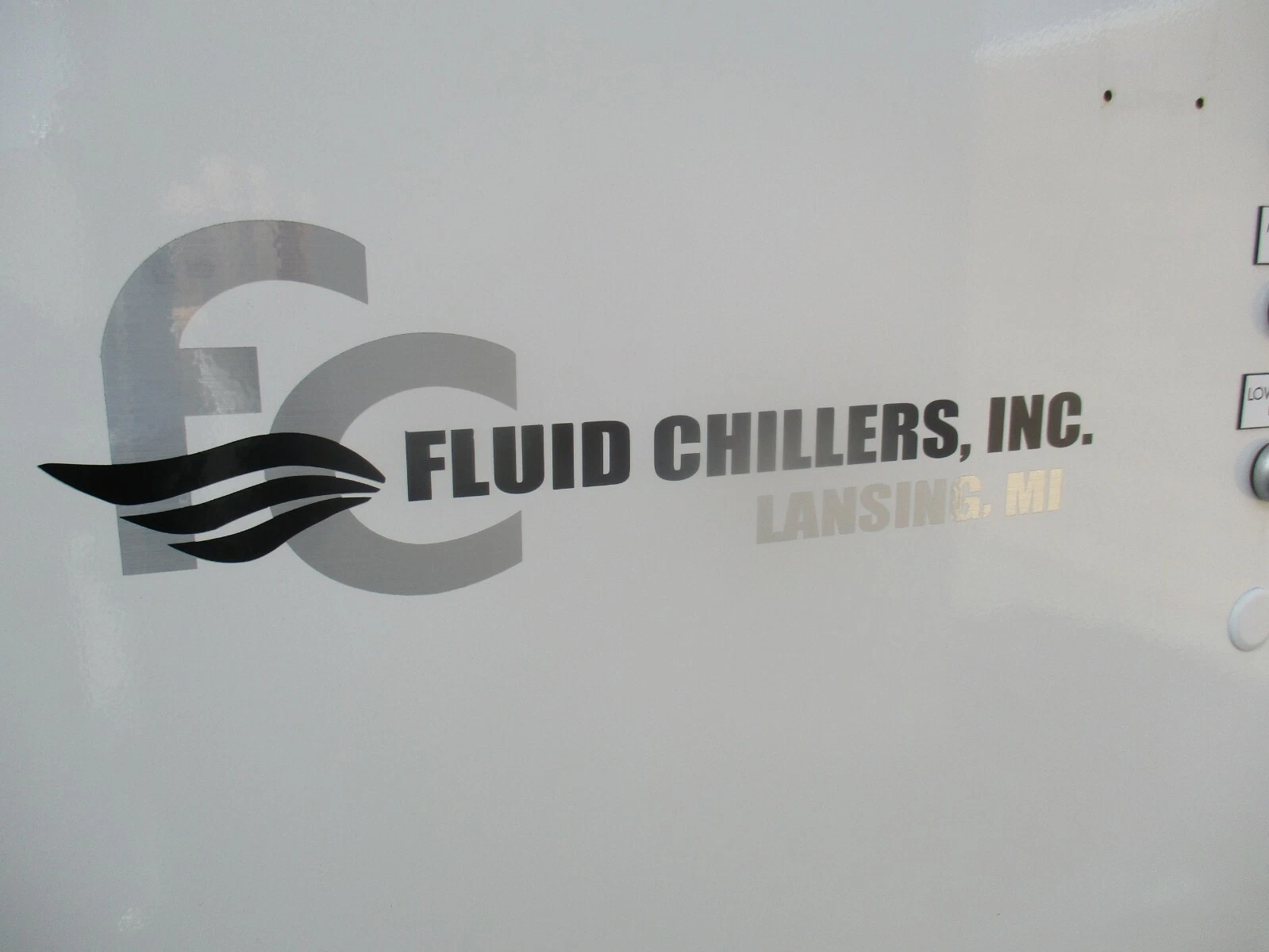Fluid Chillers #HE300000-SPEC-SYMER, 460 V., fully operational, 22k Hours, 2016 - Image 4