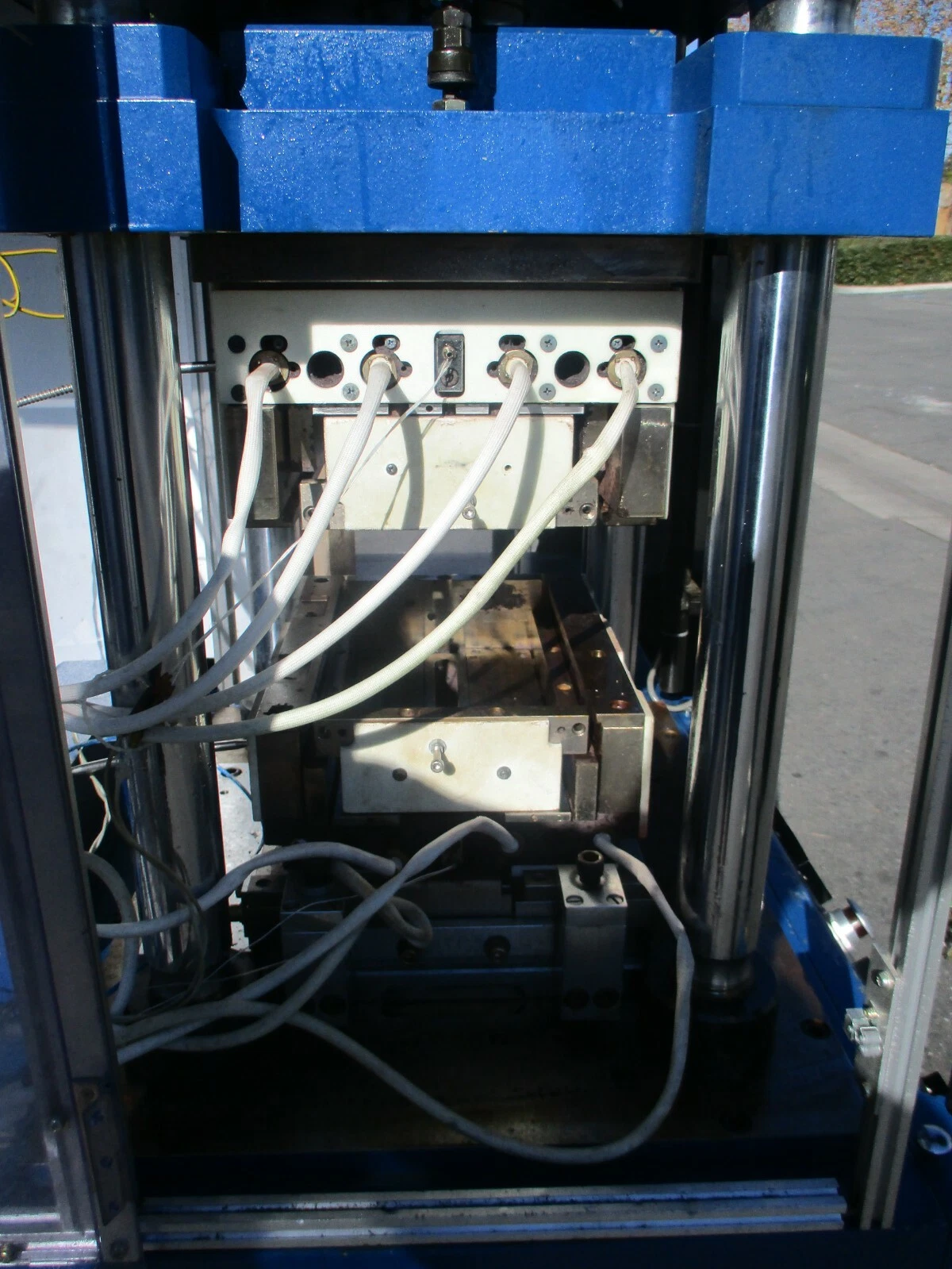 60 Ton, Yamada #8000-DSE, hydraulic 4-post heated platten transfer press - Image 9