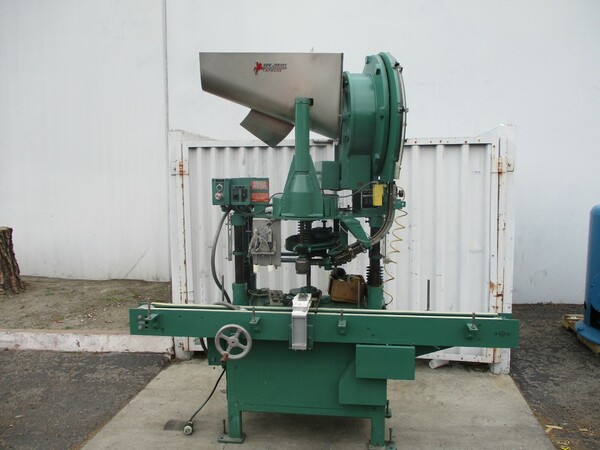 New Jersey Apache #550S, automatic bottle capping machine - Image 2
