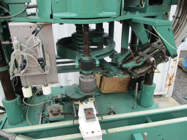 New Jersey Apache #550S, automatic bottle capping machine - Image 8