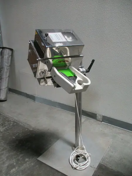 Barkley & Dexter Metal Tracker / Metal Detector for pharma or other uses - Image 1