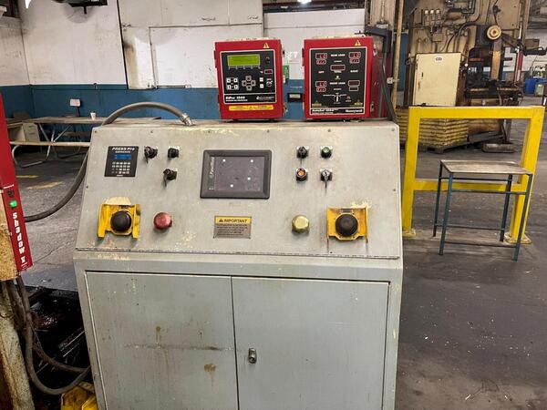 121 Ton, Aida #NS1-1100, single point eccentric geared straight side press, 4.3" stroke, 2001 - Image 7
