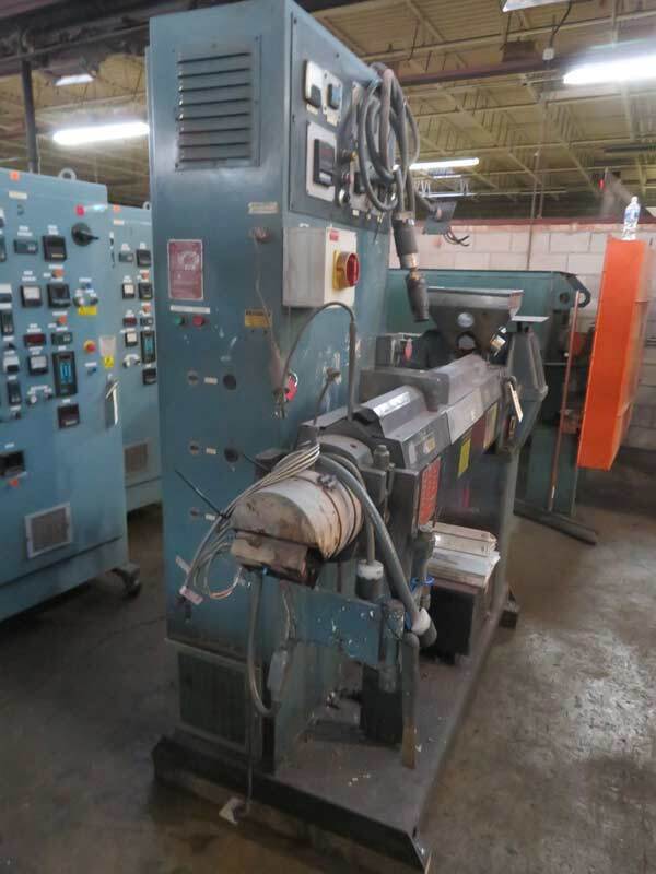 1.5" Davis Standard #150IN-DS-20, 24:1 L/D, vented barrel, elec.heated, air cooled, 1984 - Image 2