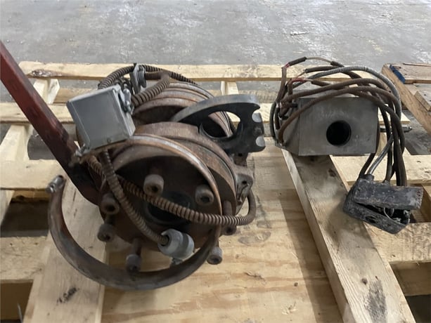 6" Strand Die With 2.5" Beringer Manual Screen Changer 8 Hole With Replaceable Face - Image 6