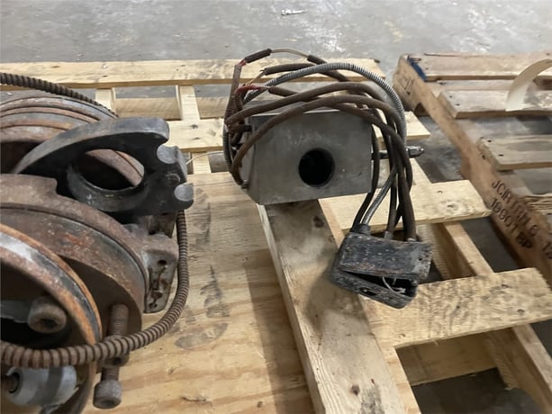 6" Strand Die With 2.5" Beringer Manual Screen Changer 8 Hole With Replaceable Face - Image 7