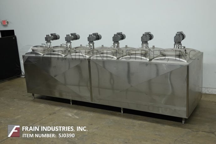 1800 gallon 304 Stainless Steel flavor tank, (6) 300 gallon chambers, top mounted lift up covers with 17" ID - Image 1