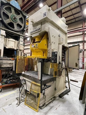 220 Ton, Komatsu #OBS-200-2, gap frame OBS mech press, 9.84" stroke, 18.9" shut height, 4.72" adj., 57.09" - Image 2
