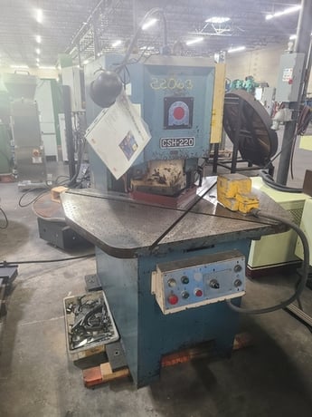 1/4" x 8-5/8" x 8-5/8" Amada #CSH-220, hydraulic notcher, 23 ton, 7/8" ram stroke, single/inch stroke - Image 1