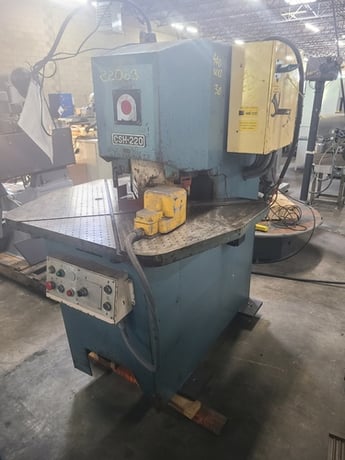 1/4" x 8-5/8" x 8-5/8" Amada #CSH-220, hydraulic notcher, 23 ton, 7/8" ram stroke, single/inch stroke - Image 2
