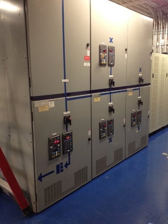 Cutler-Hammer 5KV metal clad switchgear, (3) 2-high sections, (3) VCP-250 1200 Amp vac circuit breakers - Image 1