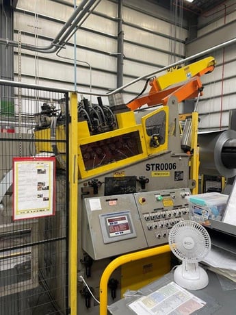 25000 lb. CWP Servo feed line, 48" x.093", coil reel, powered straightener, 2012 - Image 1