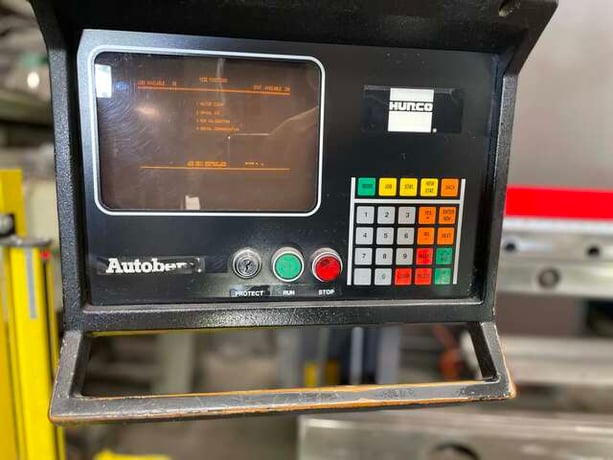 90 Ton, Cincinnati #90CB, hydraulic press brake, 10' overall, 102-3/4" between housing, 8" stroke, 7" throat - Image 3