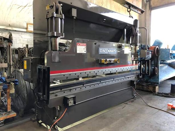 90 Ton, Cincinnati #90C10, hydraulic press brake, 12' overall, 102-3/4" between housing, 8" stroke, 7" - Image 1