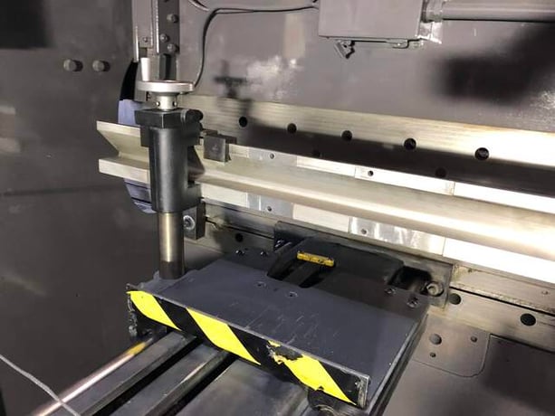 90 Ton, Cincinnati #90C10, hydraulic press brake, 12' overall, 102-3/4" between housing, 8" stroke, 7" - Image 4
