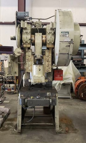 100 Ton, Federal #8A, 6" Stroke, 12.5" Shut Height, 36" RL x 28" FB, 80 SPM, 3" ram adj, air clutch, 1990 - Image 2