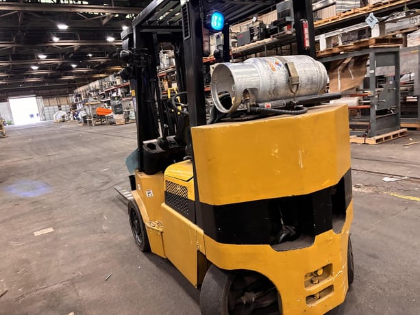 8000 lb. Yale #GLC080LJNGAE088, forklift, carton attachment, 8100 hours, 92"/185" mast - Image 3