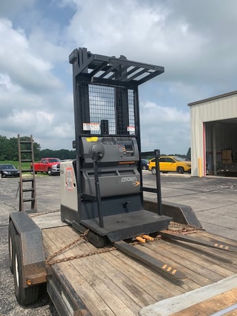 Crown #SP3520-30, Stock Selector Lift, EO battery, 5% fork height, 1085 amp hr., 2009 - Image 7