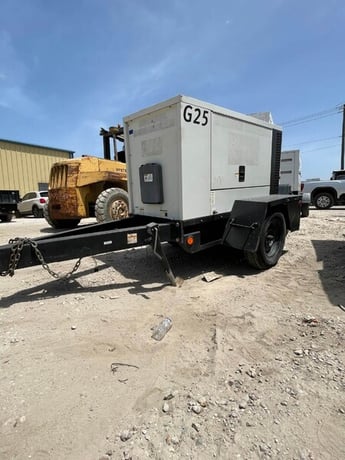 20 KW Daewoo Doosan #G25, trailer mounted, sound attenuated enclosure, Tier 3, 120/240/208/277/480 Volts - Image 2