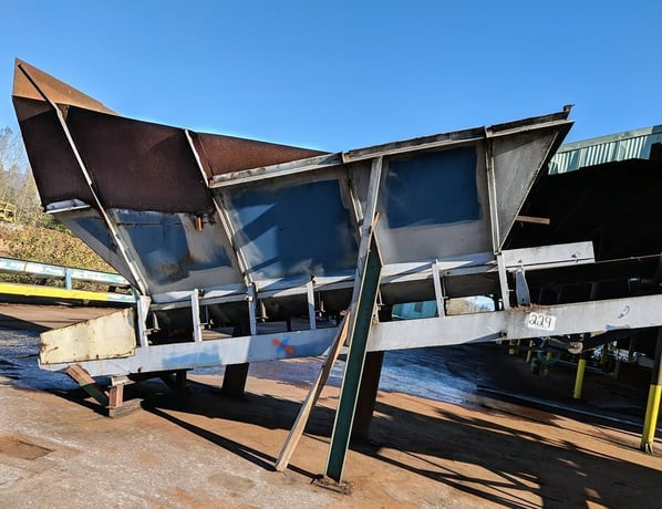 Rotex #72, Vibrating Shaker Screens with Hopper and Conveyor, Carbon Steel, single deck, 40 chip units/hour - Image 1