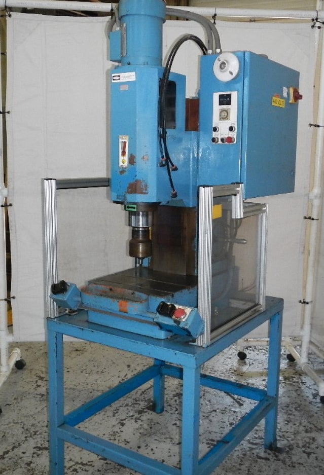 VSI Automation #TM-23, riveter, 3" stroke, 9" throat, 15" open, Allen Bradley Micrologix 1000 PLC, 1996 - Image 2