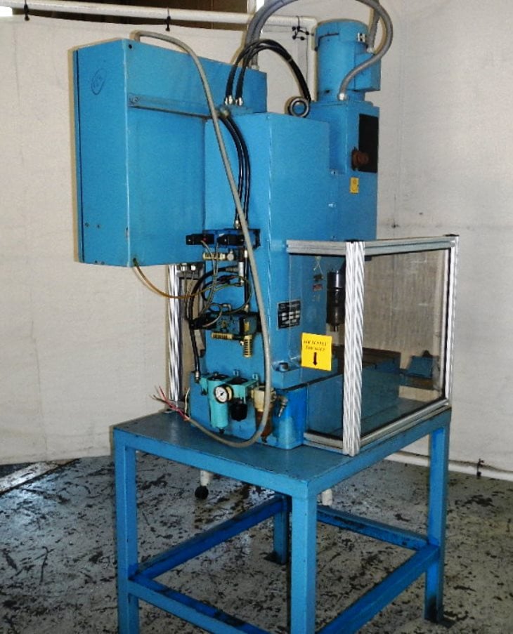 VSI Automation #TM-23, riveter, 3" stroke, 9" throat, 15" open, Allen Bradley Micrologix 1000 PLC, 1996 - Image 5