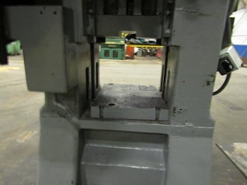 250 Ton, Minster #90-250, knuckle joint press, 3" stroke, 1/2" adjustment, 13-3/4" x 12" ram, 24" x 18" bed - Image 5