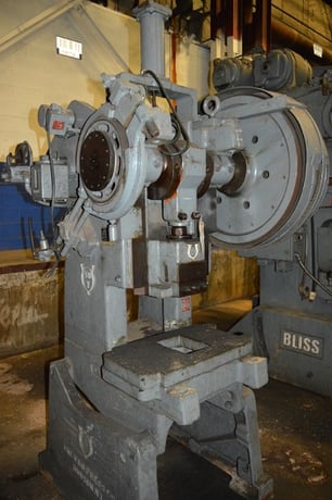 30 Ton, V & O #30T, OBI, single crank press, 1" stroke, 10-1/2" Shut Height, 26-1/2" x 14-3/4" bed, air - Image 3