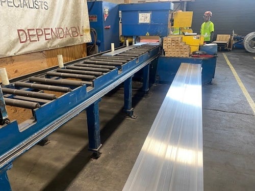24" x 8" Metlsaw #CS216-T8, non-ferrous precision cold saw, 12' back gauge, 500 FPM, 30 HP - Image 4