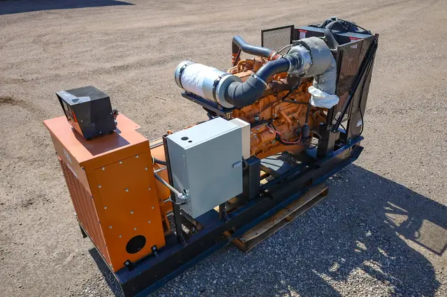 200 KW Generac #SD200, diesel generator, open, 500 hours, 1995, #89361 - Image 4