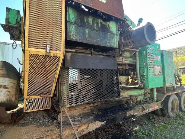 Columbus McKinnon tire shredder, 300 HP, 72" hopper opening, 20 TPH, 1992 - Image 8