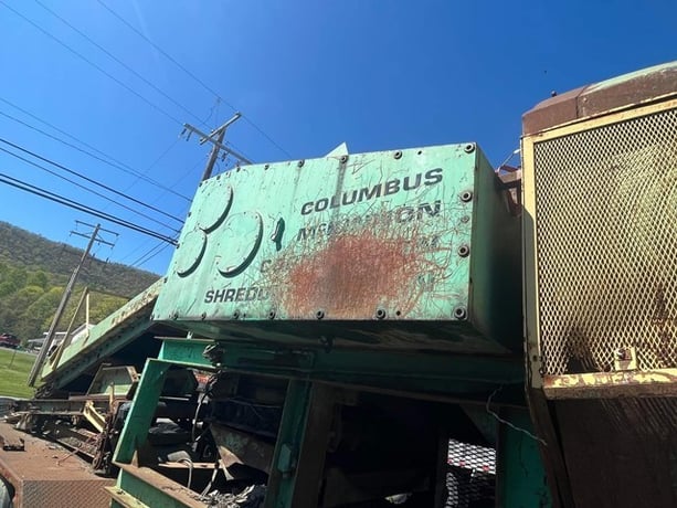 Columbus McKinnon tire shredder, 300 HP, 72" hopper opening, 20 TPH, 1992 - Image 9