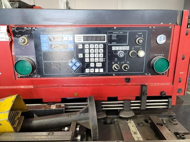 1/4" x 8' Amada #M-2560, mechanical shear, 60 SPM, 40" Back Gauge, 11 holddowns, squaring arms, 1996 - Image 2