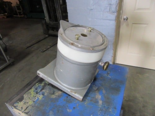 Union Process, Attritor Tank, 1S, 8" ID, 10.5" deep, includes front pour spout, Jacketed for cooling, Bottom - Image 2