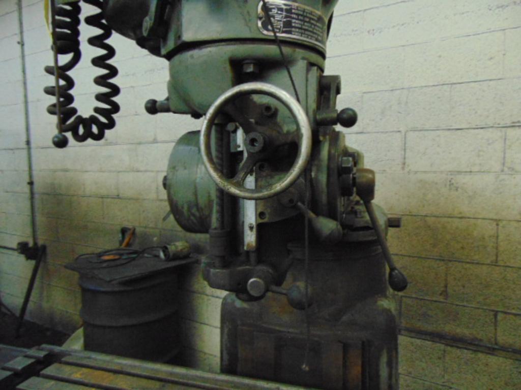 Wells-Index #847, Vertical Turret Milling Machine, 9" X46.5" table, 3 T-slots, 3 HP, S/N 20346 - Image 2