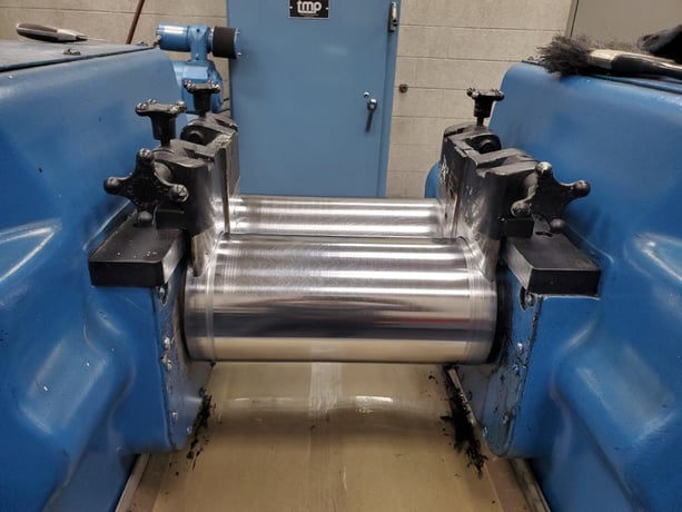 6" x 13" Farrel, lab mill, cabinet style, underslung dual drive, belt driven, vari-speed - Image 2