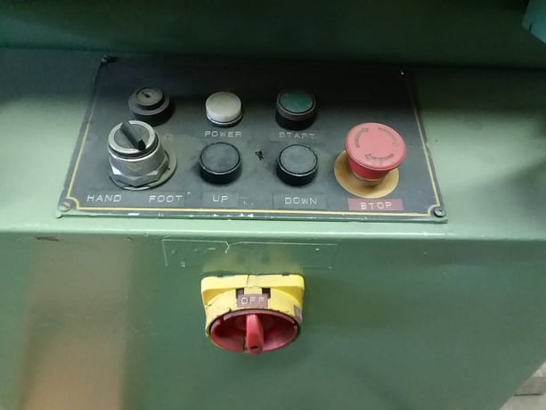 8" x 8" Rousselle #VNS15, hydraulic notcher, 2 protractor gauges, foot pedal Control - Image 6