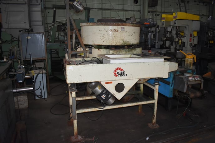 Vibetech #VT5524/F, 10 cu.ft. vibratory deburring machine - Image 2
