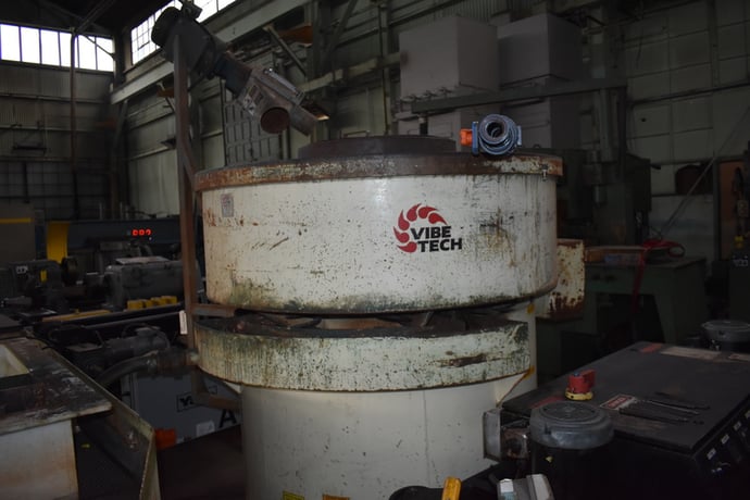 Vibetech #VT5524/F, 10 cu.ft. vibratory deburring machine - Image 4