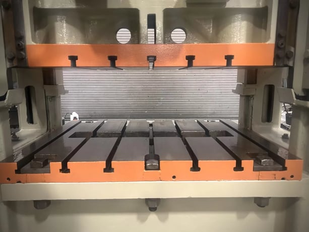 100 Ton, Minster #P2-100-42, 3" stroke, 17" Shut Height, 42" x 31" bed, 100-200 SPM, 4" adj., 1972 - Image 7