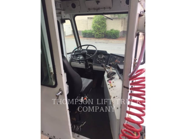 Capacity Yard Jockey TJ5000, Off Highway Truck, 35789 hours, S/N: 4LMBF2115XL011321, 1999 - Image 5