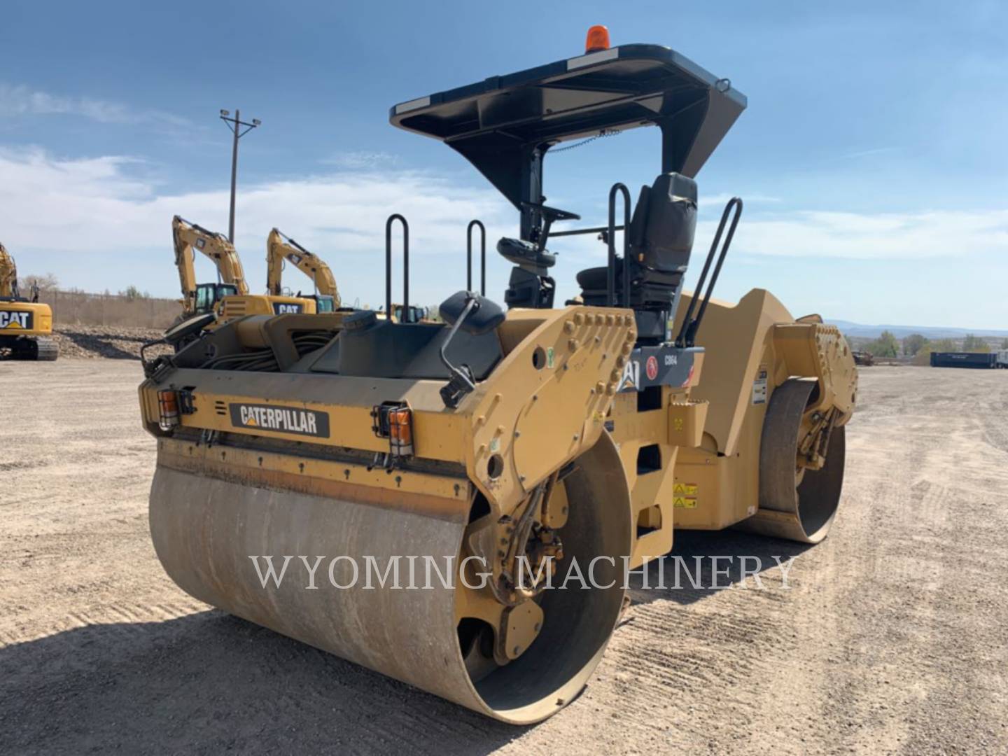 Caterpillar CB64, Compactor, 3793 hours, S/N: DJM00322, 2012 - Image 1