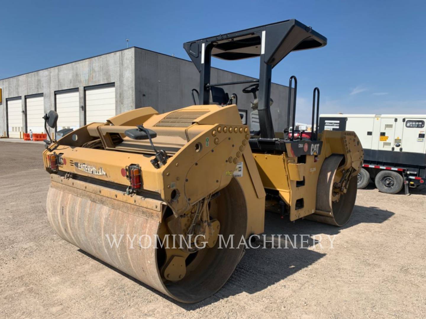Caterpillar CB64, Compactor, 3793 hours, S/N: DJM00322, 2012 - Image 3