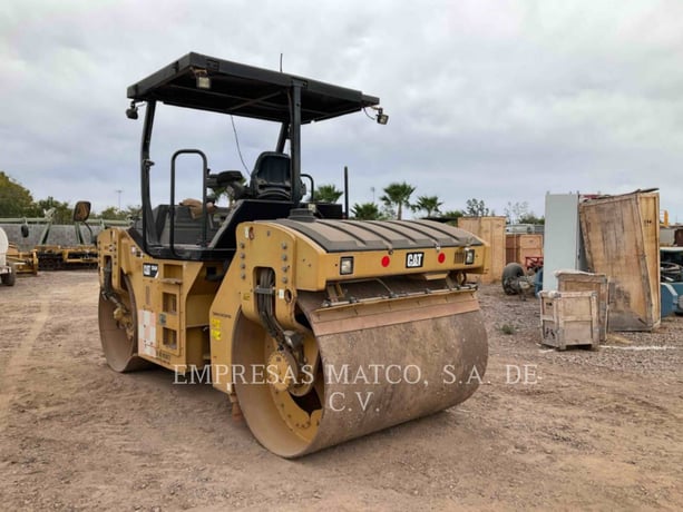 Caterpillar CB54B, Twin Drum Roller, 2200 hours, S/N: S4P00100, 2014 - Image 2